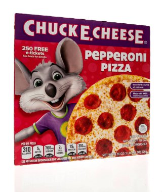 Winneconne, WI - 16 Nisan 2023: İzole edilmiş arka planda Chuck E Cheese pepperoni pizza paketi.