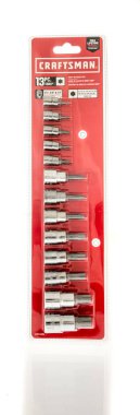 Winneconne, WI - 28 Ekim 2023: İzole edilmiş bir arkaplan üzerinde bir Craftsman torx bit biti paketi