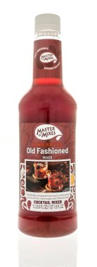 Winneconne, WI - 18 Kasım 2023: Bir şişe mikslerin efendisi izole bir arka planda eski moda karışım