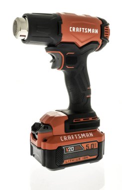 Winneconne, WI - 18 Kasım 2023: İzole edilmiş bir arka planda bir Zanaatkar ısı silahı paketi