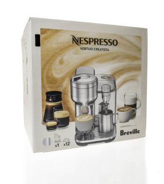 Winneconne, WI - 23 Aralık 2023: Bir paket Breville Nespresso Vertuo Creatista kahve makinesi.