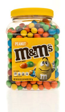 Winneconne, WI - 22 Haziran 2024: Münferit bir arkaplan üzerindeki bir PeAunt MM paketi.