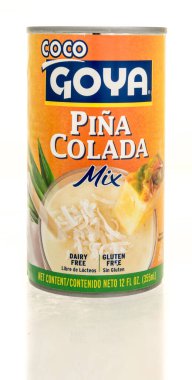 Winneconne, WI - 23 Şubat 2025: İzole edilmiş arka planda bir kutu Coco Goya pina colada.