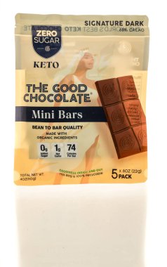 Winneconne, WI - 20 Temmuz 2025: İzole edilmiş bir arkaplanda The Good Chocolate imzalı bir paket.