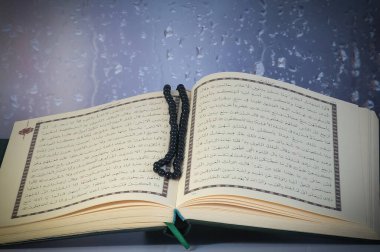 Kuran Kareem Müslüman kutsal kitabı