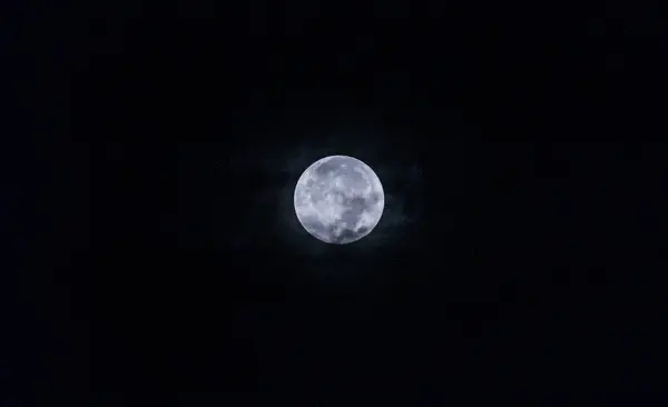 星とスーパー満月のリアルクローズアップ撮影 — ストック写真