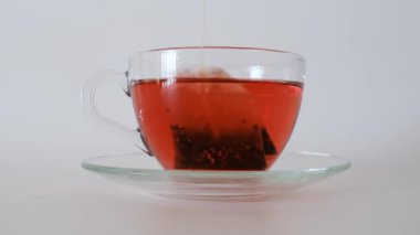 Bir fincan çay, çay poşeti