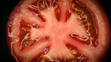 Makro domates dilimi.