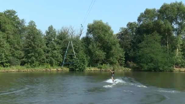 Wakeboarder Lago Trenes Para Permanecer Agua Julio 2021 Zhytomer Ucrania — Vídeo de stock