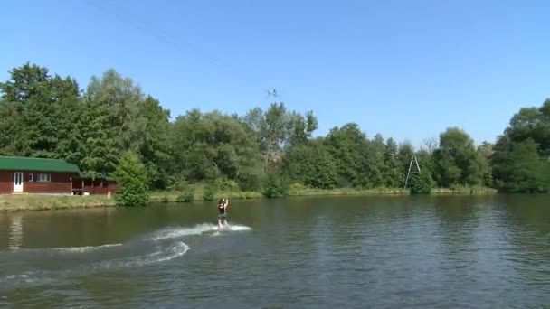 Wakeboarder Jeziorze Pociągi Pozostania Wodzie Lipcu 2021 Żytomierzu Ukrainie Atrakcją — Wideo stockowe
