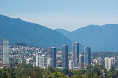 Burnaby, Metro Vancouver, British Columbia, Kanada 'daki yerleşim alanının hava panoramik görüntüsü.