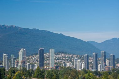Burnaby, Metro Vancouver, British Columbia, Kanada 'daki yerleşim alanının hava panoramik görüntüsü.
