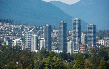 Burnaby, Metro Vancouver, British Columbia, Kanada 'daki yerleşim alanının hava panoramik görüntüsü.