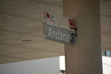Kadavra Kadavraları sırasında otobüs durağı manzarası İspanya