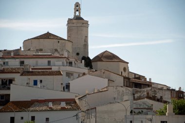Kadavra Kadavraları 'nın yaz aylarında İspanya' daki mimari manzarası