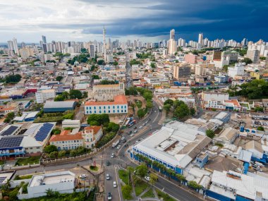 Yazın Cuiaba Mato Grosso Brezilya 'da fırtına bulutlarıyla hava şehri manzarası