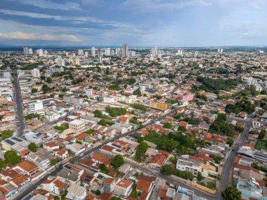 Yazın Cuiaba Mato Grosso Brezilya 'da fırtına bulutlarıyla hava şehri manzarası