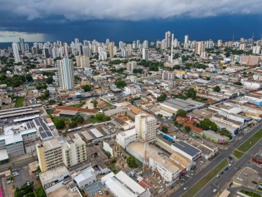 Yazın Cuiaba Mato Grosso Brezilya 'da fırtına öncesi havacılık manzarası