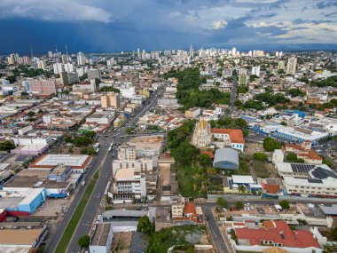 Yazın Cuiaba Mato Grosso Brezilya 'da fırtına öncesi havacılık manzarası