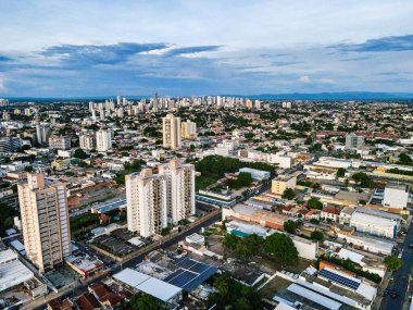 Yazın Cuiaba Mato Grosso Brezilya 'da günbatımında havacılık şehri manzarası
