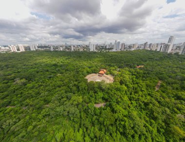Yazın Cuiaba Mato Grosso Brezilya 'daki Parque Mae Bonafacia parkının havacılık manzarası