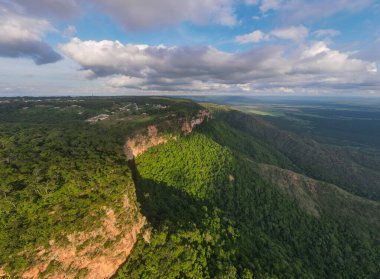 Yazın Mato Grosso Brezilya 'da Chapada dos Guimaraes Ulusal Parkı' nın havadan manzarası