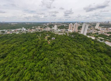 Yazın Cuiaba Mato Grosso Brezilya 'daki Parque Mae Bonafacia parkının havacılık manzarası