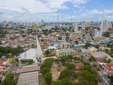 Yazın Cuiaba Mato Grosso Brezilya 'da kilisenin havacılık manzarası