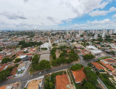 Yazın Cuiaba Mato Grosso Brezilya 'da kilisenin havacılık manzarası