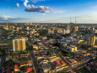 Cuiaba Mato Grosso Brezilya 'da güneşli yaz günlerinde gökyüzü manzarası