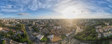 Cuiaba Mato Grosso Brezilya 'da güneşli yaz günlerinde gökyüzü manzarası