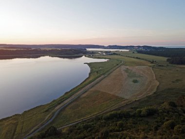 Mecklenberg Vorpommern Kuzey Almanya 'daki Rugen Adası' ndaki çayır manzarası