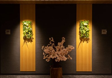 Çiçekler otel lobisinde, Takakurabe, Fukui, Japonya.