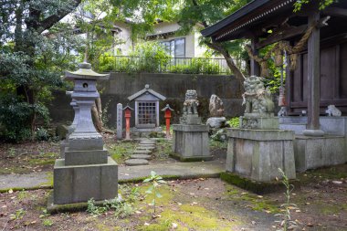 Small shrine in summer. I imohoritougorou jinja shrine, Kanazawa, Japan. TRANSLATION: prosperity from daikokuten (one of the Seven Lucky Gods).