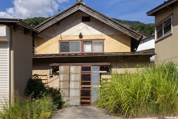 Terk edilmiş ev, Kanazawa, Ishikawa, Japonya.