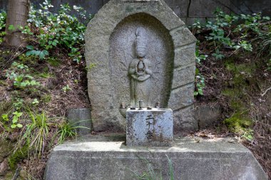 Bodhisattva 'nın taş heykeli (halk sanatı). Kanazawa, Japonya. 20 Numara: 20 Numara:.