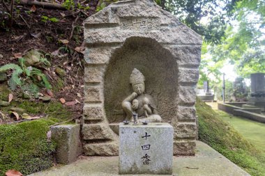 Bodhisattva 'nın taş heykeli (halk sanatı). Kanazawa, Japonya. - 14 Numara. 14 numara..