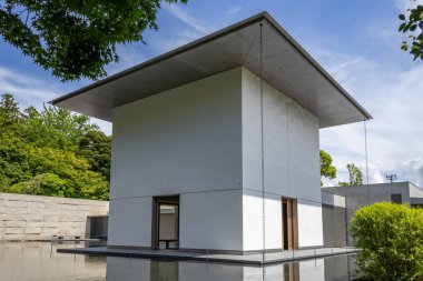 Kanazawa, Japonya 'daki D T Suzuki Müzesi' nin yaz manzarası..