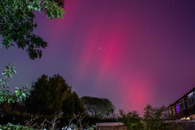 Yıldızlı Aurora Borealis, 11 Ekim 2024 saat 19: 56 UTC, Stockport, İngiltere