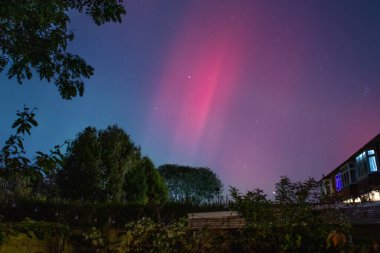 Yıldızlı Aurora Borealis, 11 Ekim 2024 saat 19: 56 UTC, Stockport, İngiltere