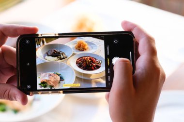 Akıllı telefon kamerasına yakalanmış lezzetli bir yemek.