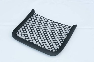 Kullanışlı depolama sağlayan küçük nesneleri tutmak için plastik çerçeveli siyah ağ ağ düzenleyicisi