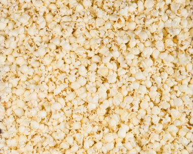 Dağıtılmış tuzlanmış patlamış mısır, doku arka planı. Bir web sitesi için arkaplan, hatıra defteri, paketleme