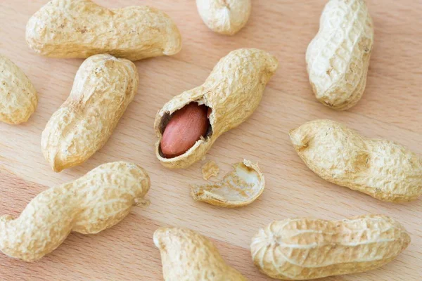 Variedade Amendoins Inteiros Meio Amendoim Descascado Com Casca Rachada Uma — Fotografia de Stock