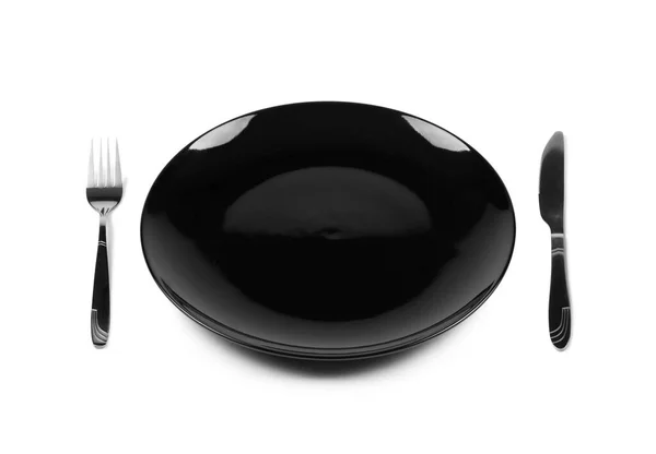 Черная Пустая Керамическая Тарелка Вилкой Ножом Вид Сбоку Изолированный Белом — стоковое фото