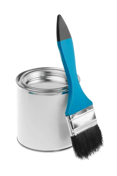 通用的白色锡罐 带有油漆和用于油漆墙壁 家具或艺术的扁平刷子 因白人背景而被隔离 — 图库照片