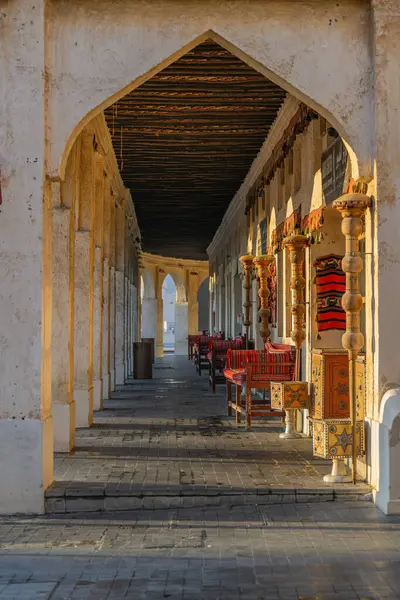 Souq Waqif, Katar 'ın Doha eyaletinde yer alan bir çorba türü. Souq, geleneksel giysi, baharat, el işi ve hediyelik eşya satışıyla ünlüdür.
