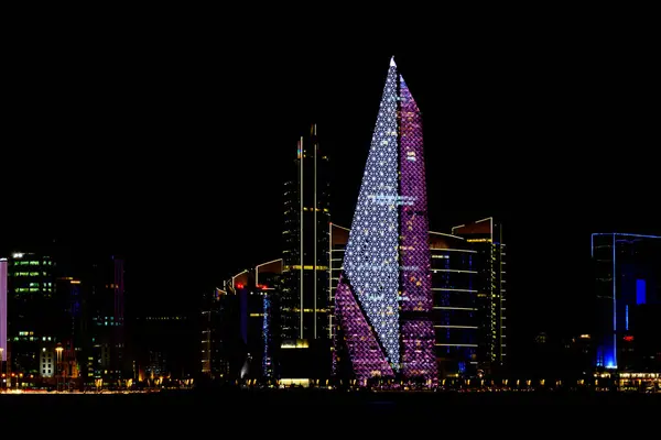 Gece Doha 'nın gökdelenleri, Katar