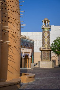 Doha, Katar - 15 Aralık 2023: Katara Kültür Köyündeki Güvercin Kuleleri.