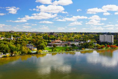 Hudson Nehri boyunca Poughkeepsie NY manzarası